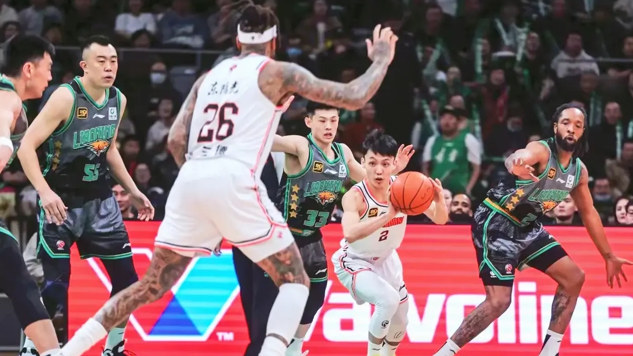 爱游戏-广厦男篮训练开放日，窗口期外线爆发引欢呼，意大利杯在即，赛程密集仍需轮换(浙江广厦男篮最新消息)