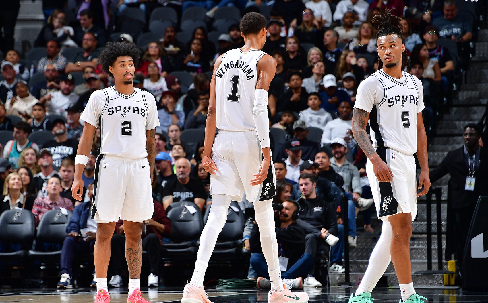 爱游戏官方网站-从今夜马赛备战NBA季后赛到迈阿密热火集结日远射贴柱，风云突变西汉姆今晚篮板制胜的简单介绍